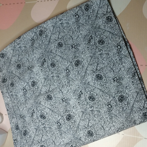 Liz Claiborne midi skirt. Size 8 - Picture 2 of 9